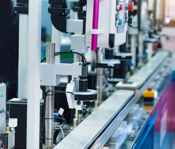 计算机中央微处理器、机器人视觉系统与计算机系统服务的融合与演进